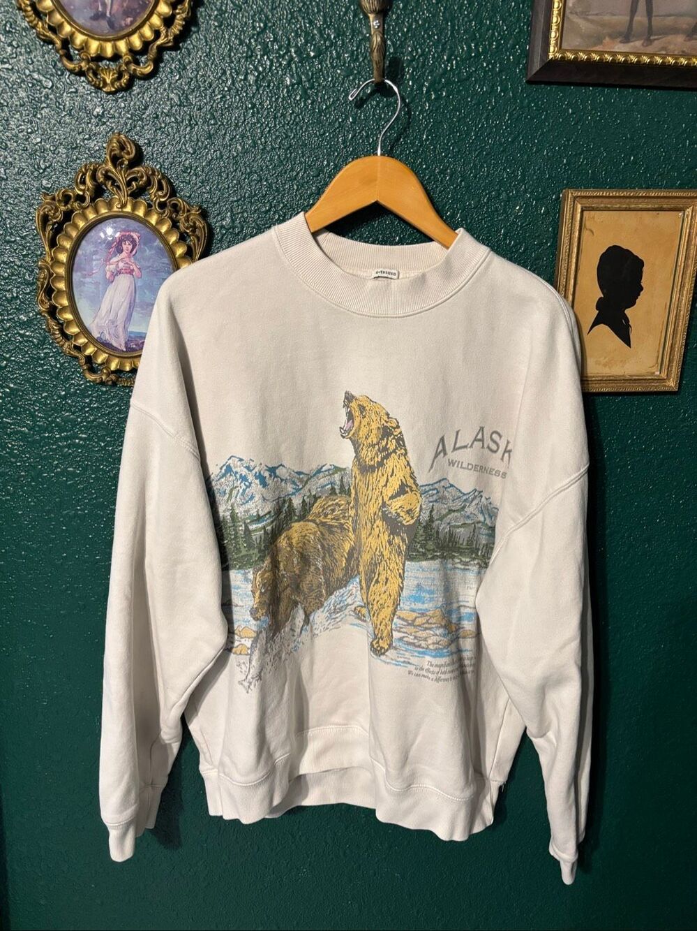 Abercrombie and Fitch Alaska Graphic Bear Crewneck Sz Large